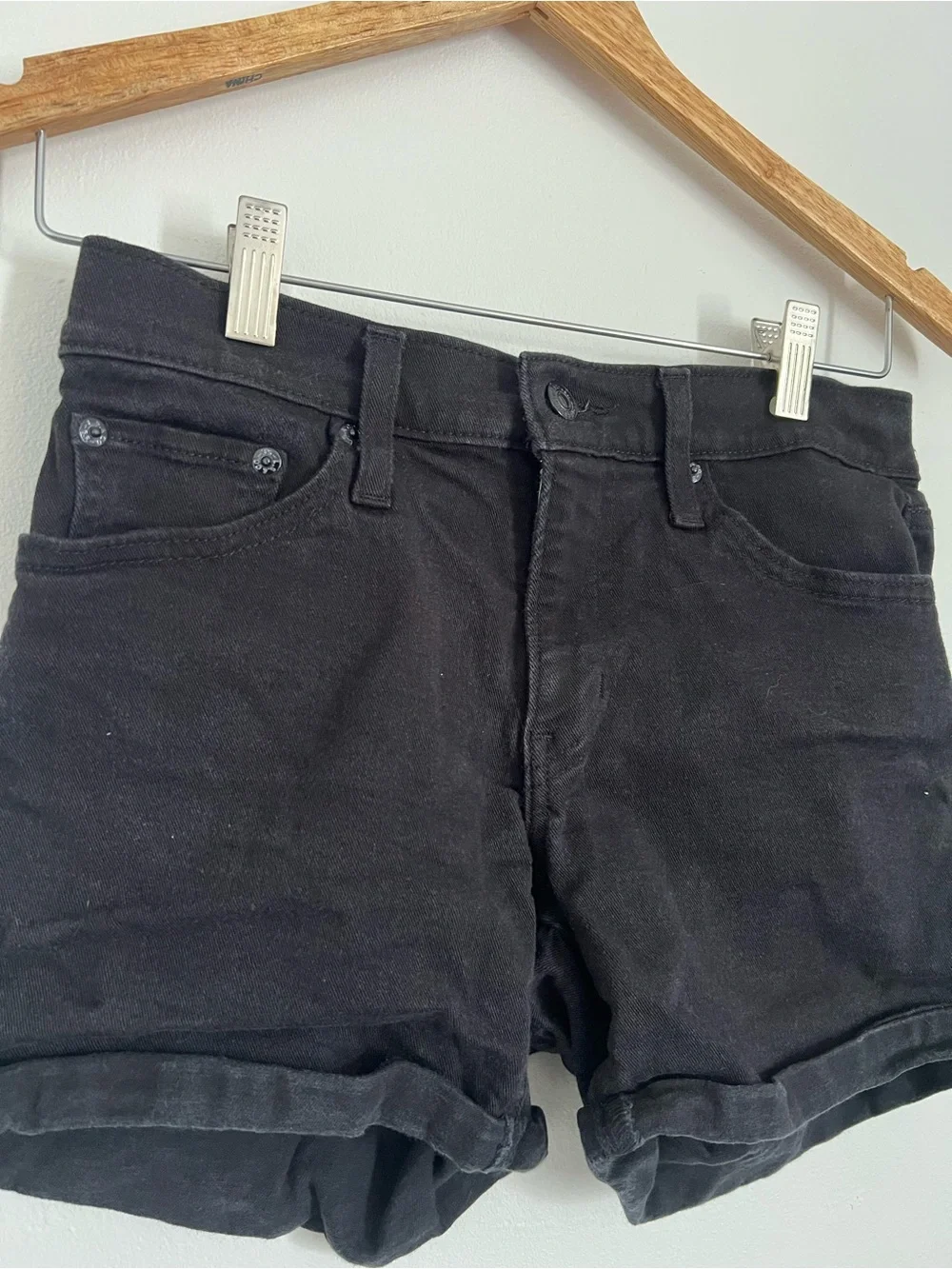Levis size 27